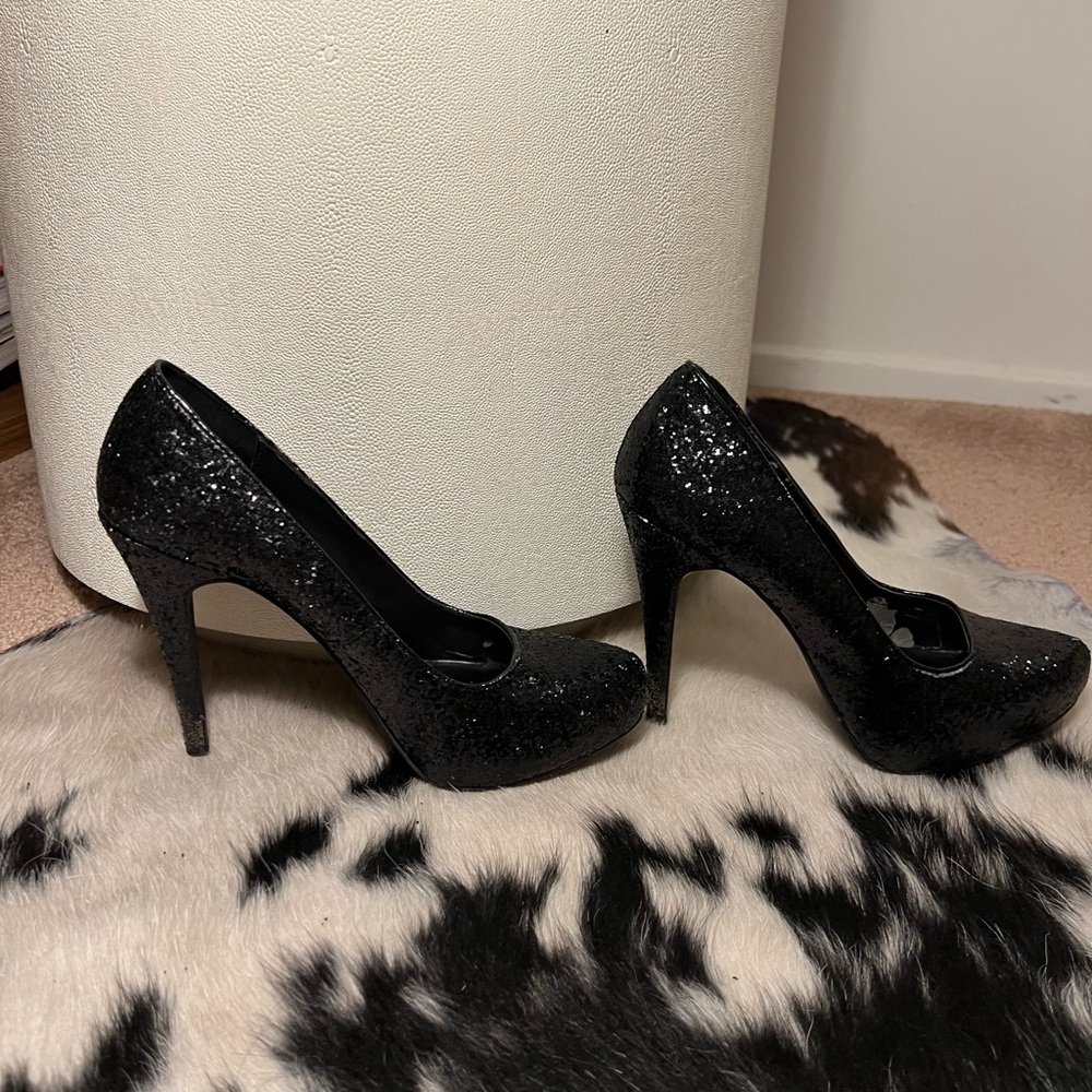 Michael Black Glitter Triangle Point Toe Heels - image 7